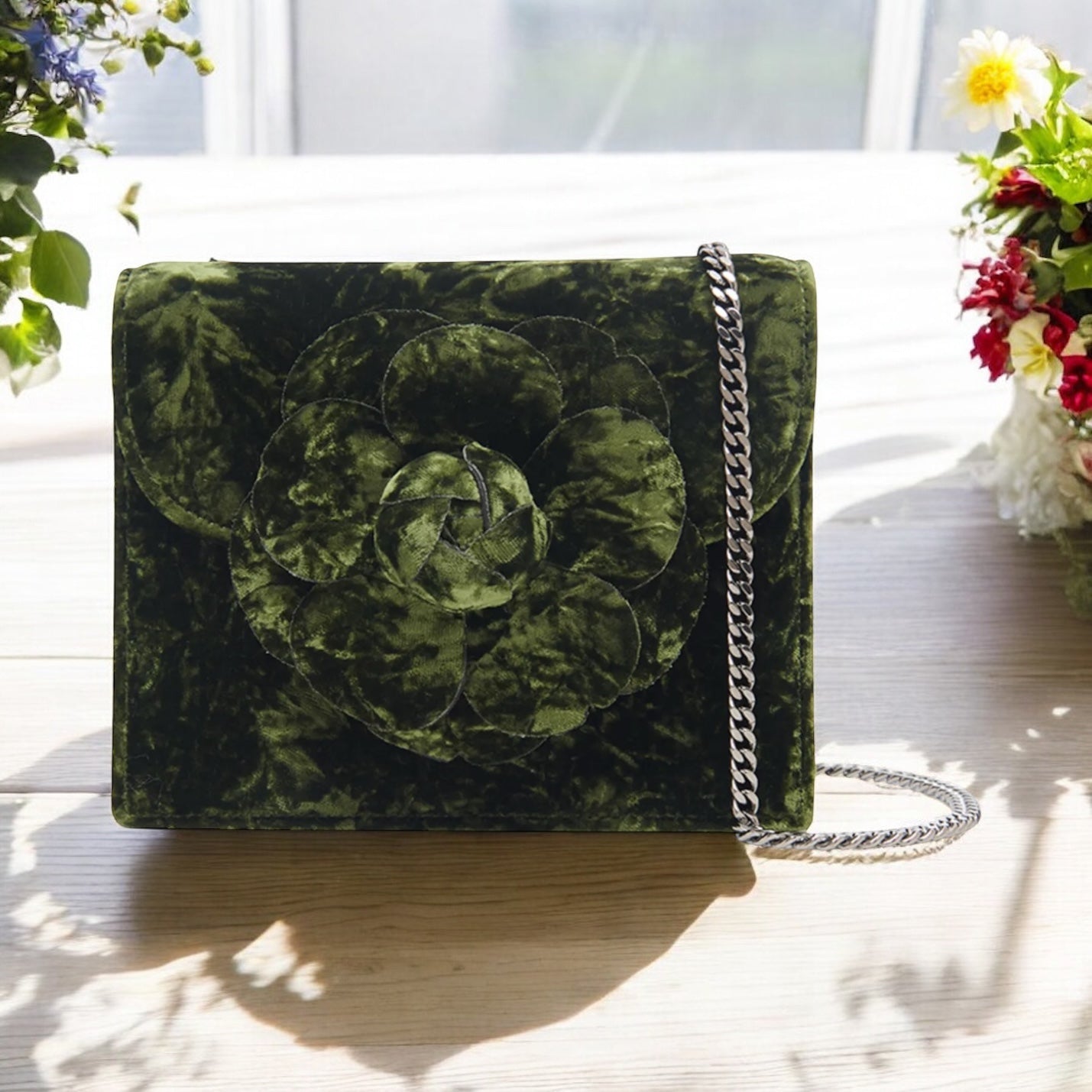 Oscar de la Renta Flower Velvet Chain Crossbody | Elegant Design