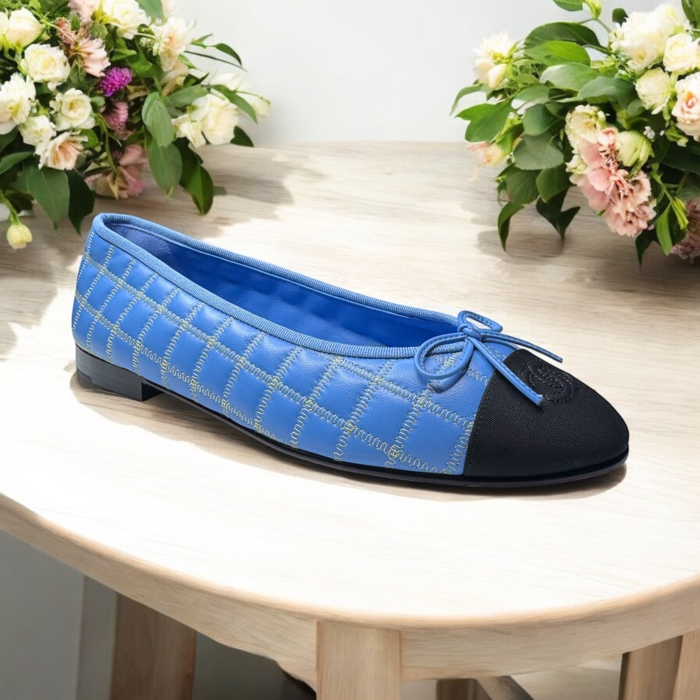 Chanel Interlocking CC Logo Flats 40 | Iconic Elegance