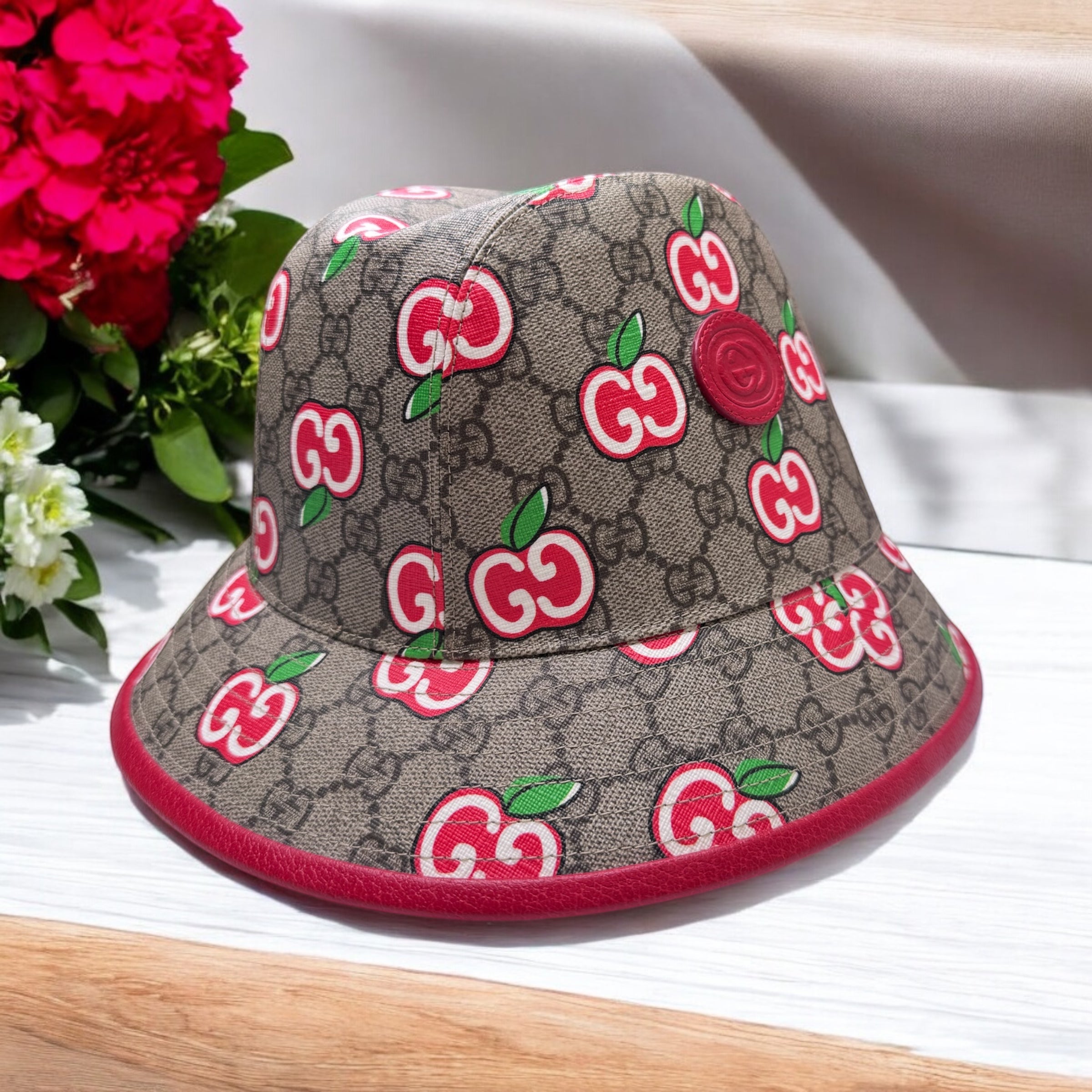 Gucci GG Supreme Apple Bucket Hat 57cm | Playful Classic