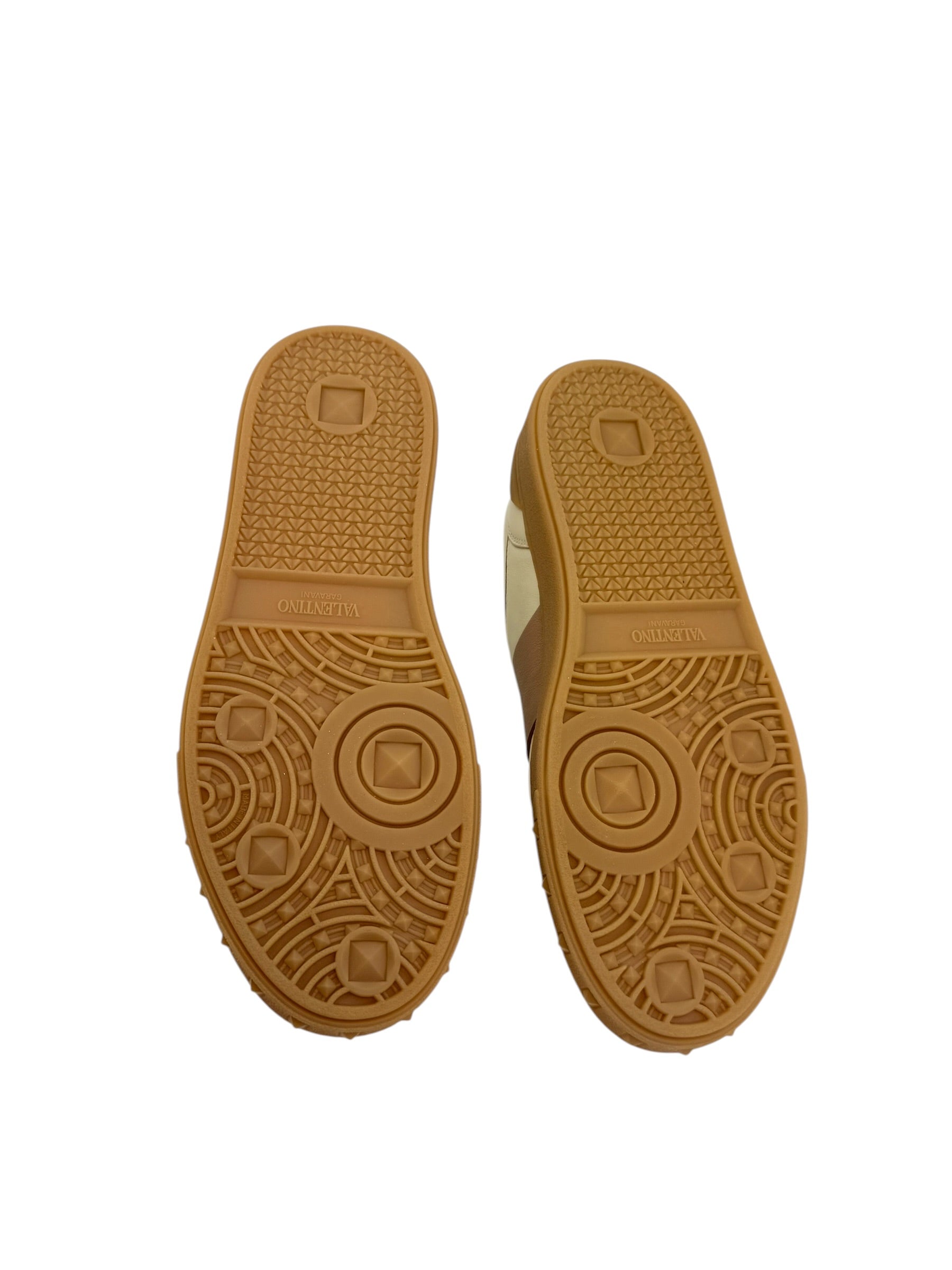 Valentino Garavani Upvillage Low-Top Sneakers (39.5/9.5)
