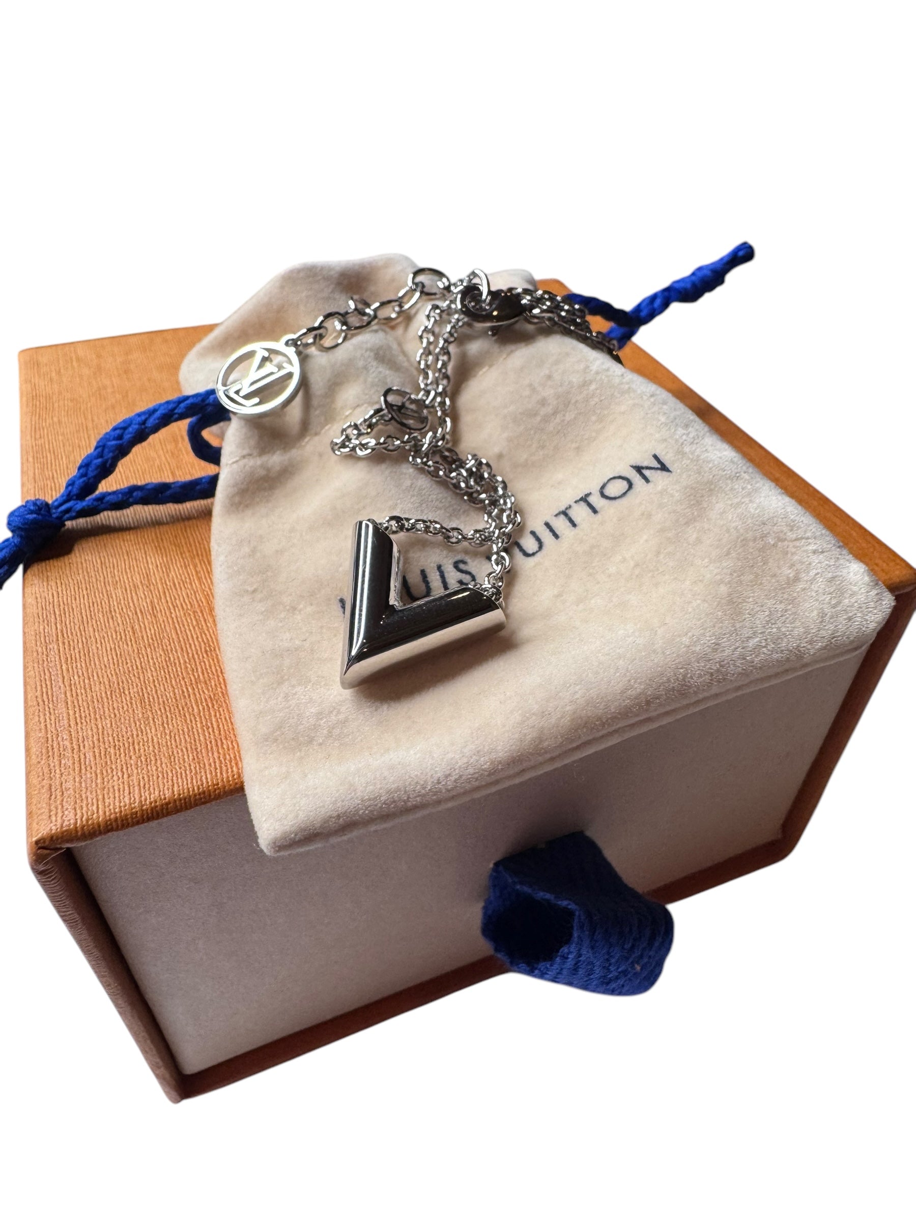 Louis Vuitton Essential V Silver Necklace