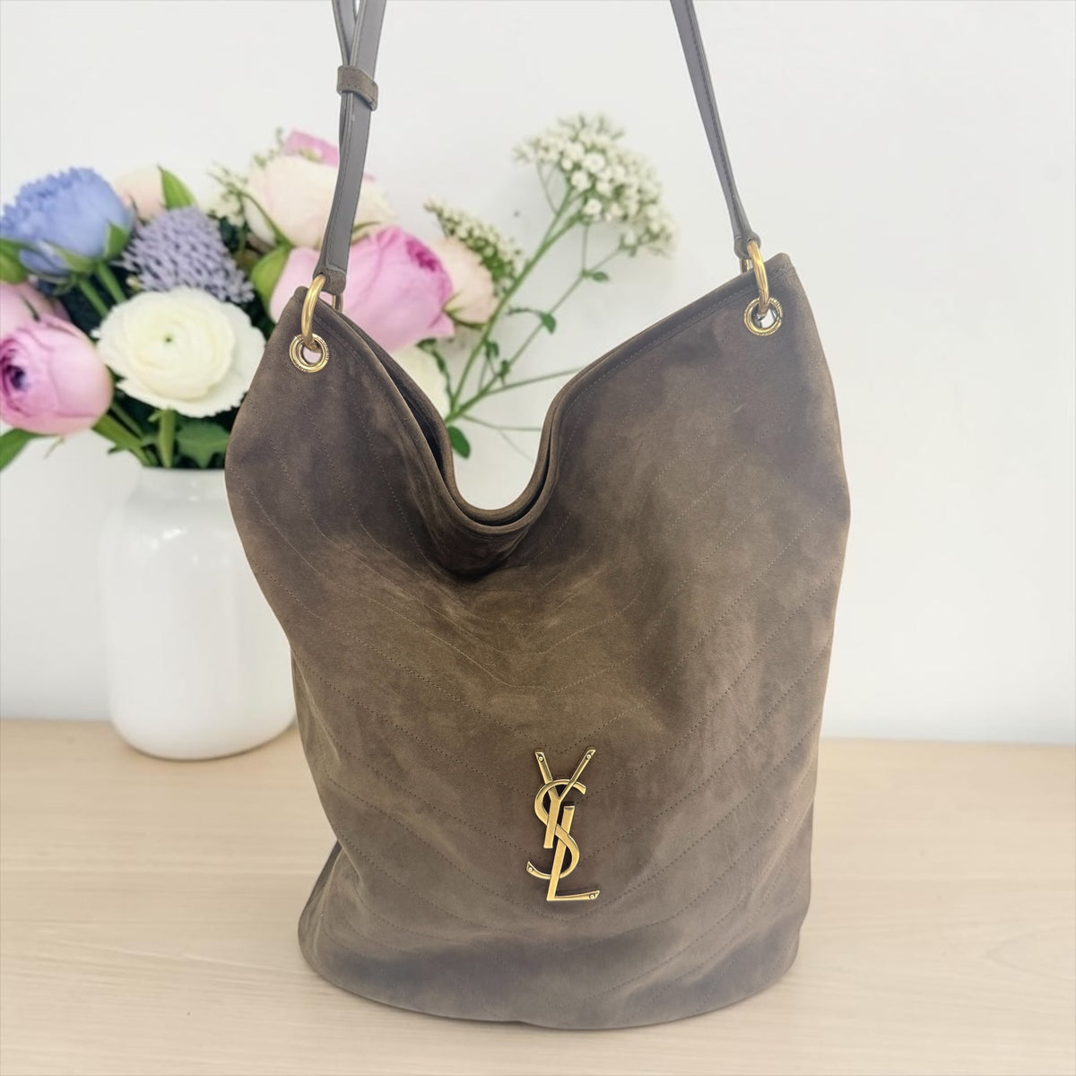 Saint Laurent Niki Supple Bucket Bag W/Pouch