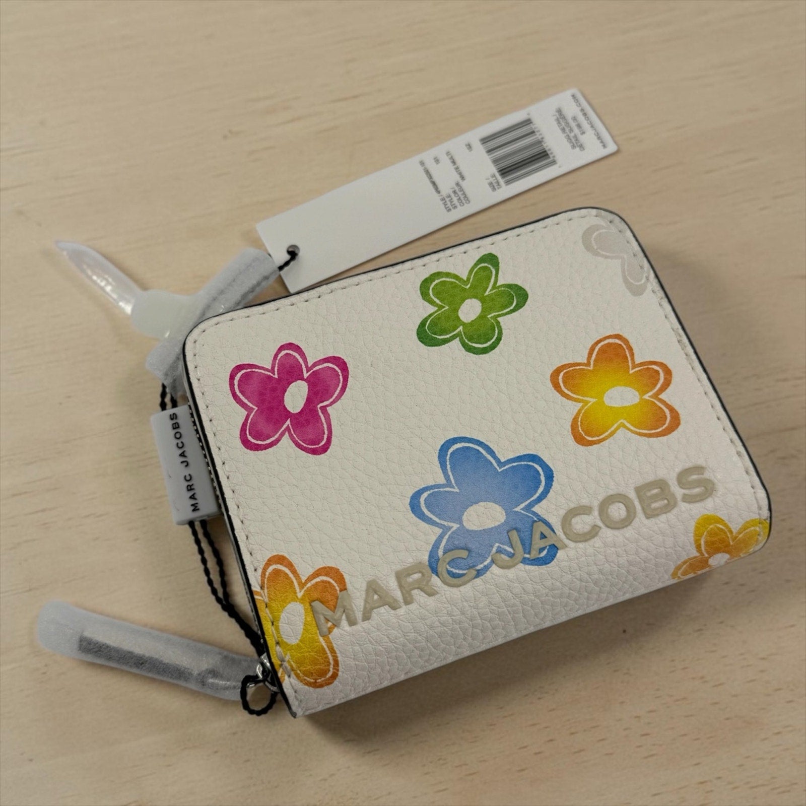 Marc Jacobs Daisy Compact Zippered Wallet