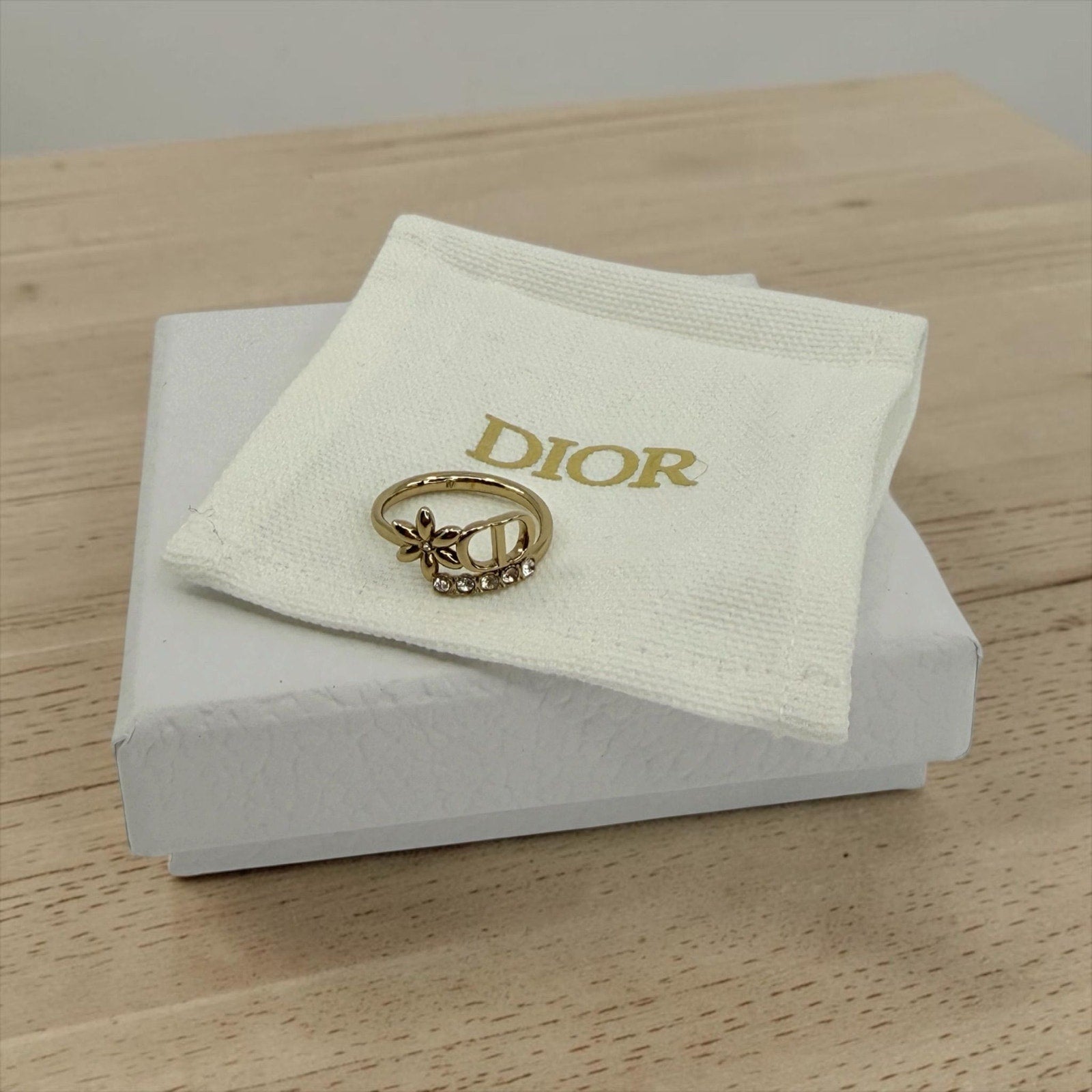 Dior Daisy Ring (M/6-6.5)