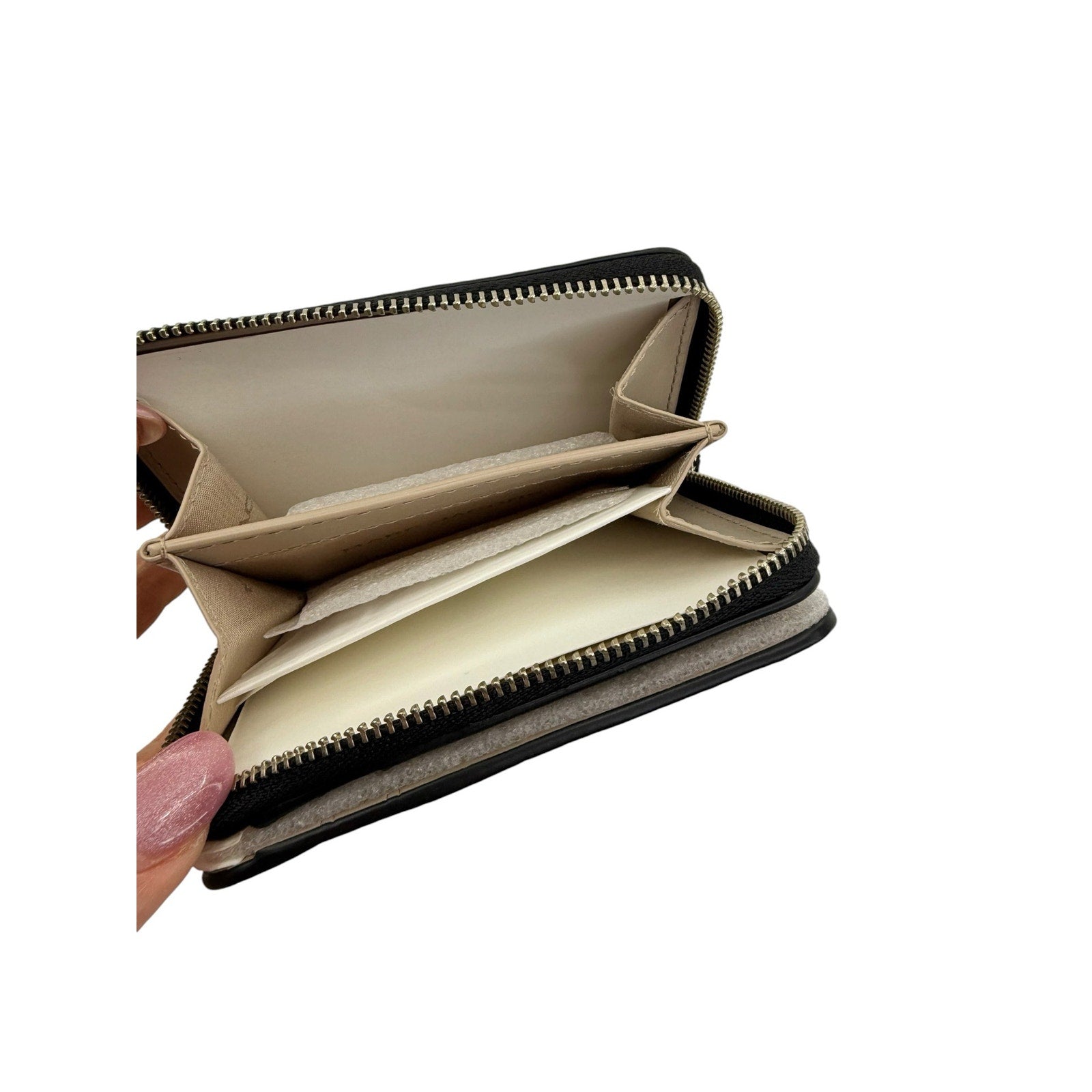 Marc Jacobs Daisy Compact Zippered Wallet